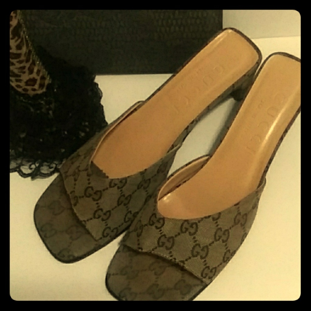 Gucci sandals grey black